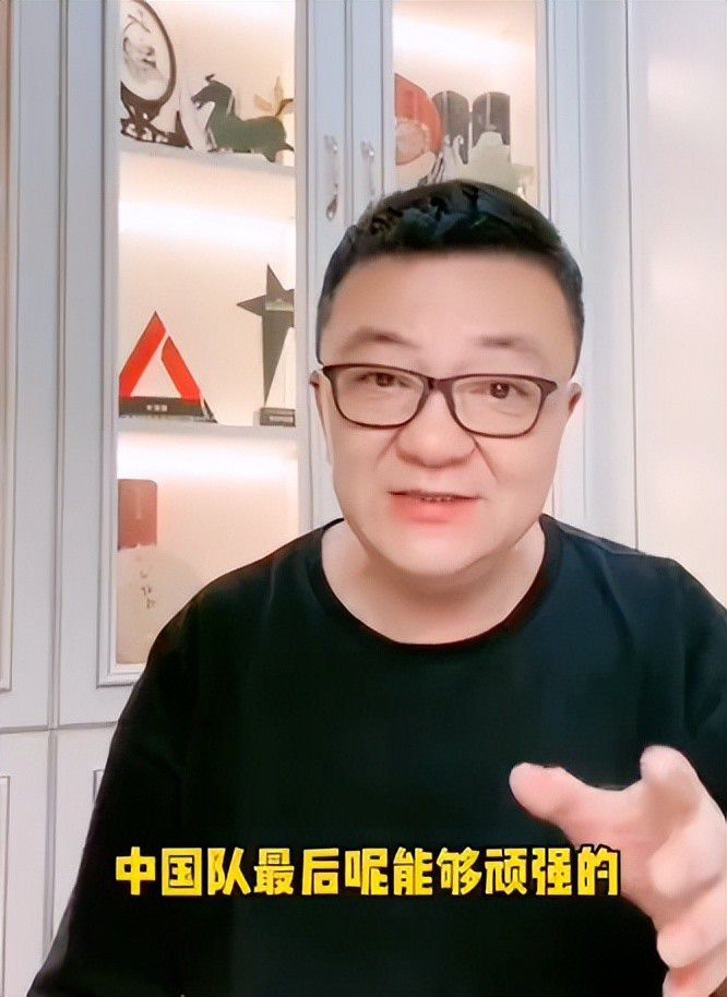 去内地？叶辰有些惊讶的看着刘曼琼，问道：你不是舍不得离开港岛？刘曼琼略有几分不自然的说道：那是之前……之前因为还在上学，所以没想离开港岛，可如果考虑就业的话，离开港岛的发展空间也会更大一些。